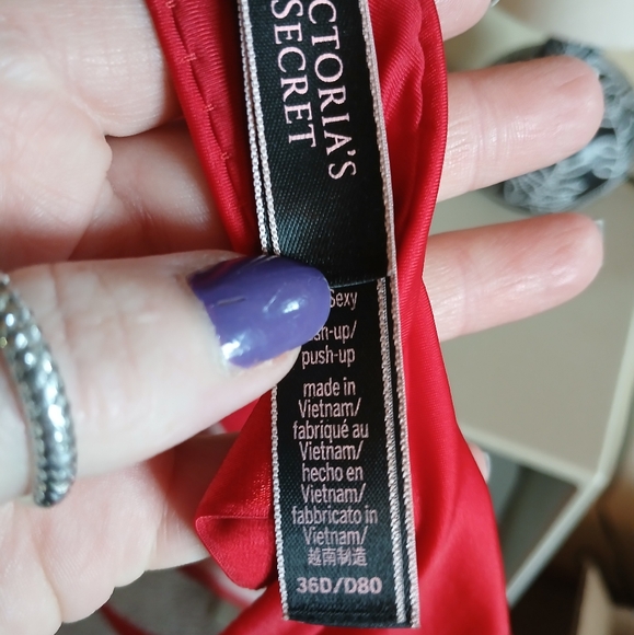 Victoria Secret Bra - Picture 4 of 4